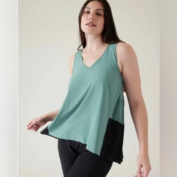 ATHLETA SWING FORWARD PLEATED TANK - Picture 1 of 9